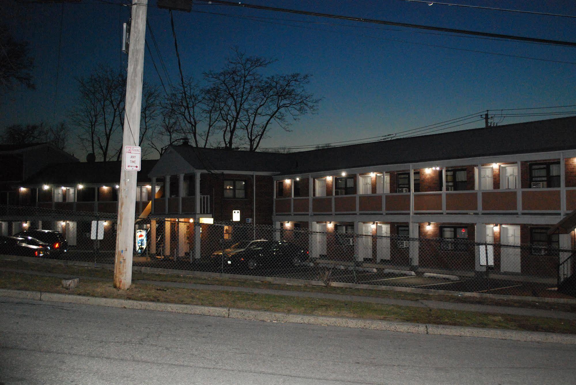 Central Motel Courtyard White Plains Exteriér fotografie