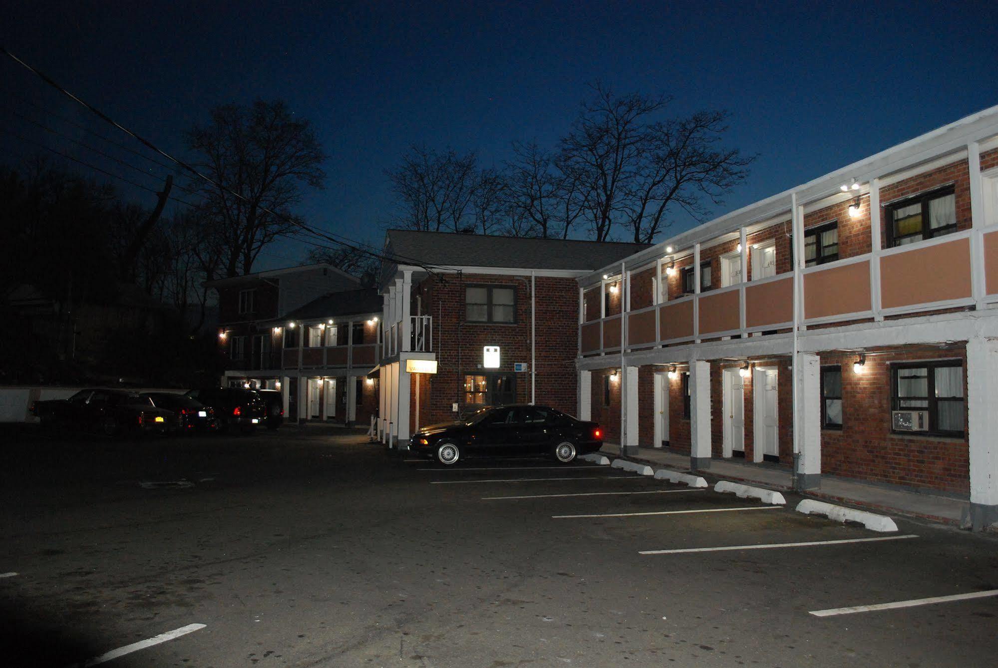 Central Motel Courtyard White Plains Exteriér fotografie